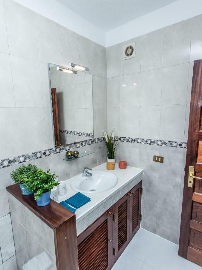 Spectacular Renovated Apartment, 5 Min To Camison Beach, With Aircon Arona  Exterior photo